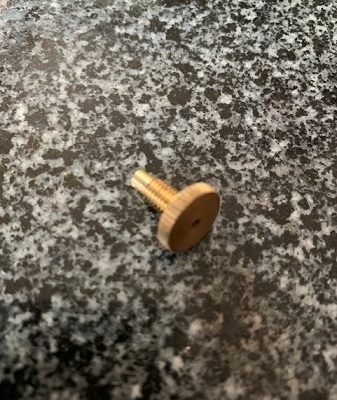 Pajarito 407b Pin holder brass screw